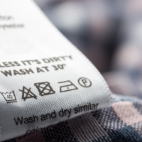Etichette di abbigliamento. Cosa devi sapere quando scegli le etichette in tessuto?