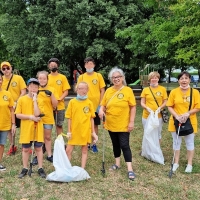 Ministri Volontari di Scientology puliscono il giardino Gerre