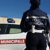 Sicurezza in città: dalla Lombardia l’appello per spray peperoncino e taser ai comuni più piccoli
