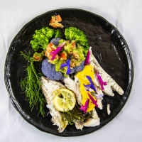 A maggio Fish from Greece propone una ricetta vivace e floreale a base di pesce fresco greco per celebrare il mese dei fiori e dei colori