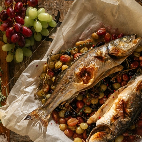 Foto 1 - L'uva, regina d'autunno, torna sulle nostre tavole nel mese di settembre: Fish from Greece propone un secondo piatto a base di pesce fresco greco e uva, sorprendente e leggero!