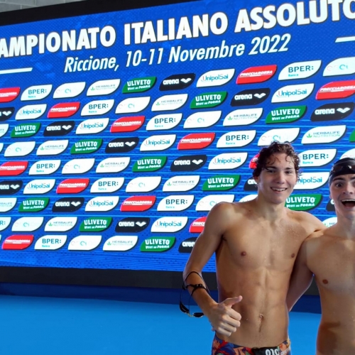 Due ragazzi della Chimera Nuoto in vasca al Campionato Italiano Assoluto