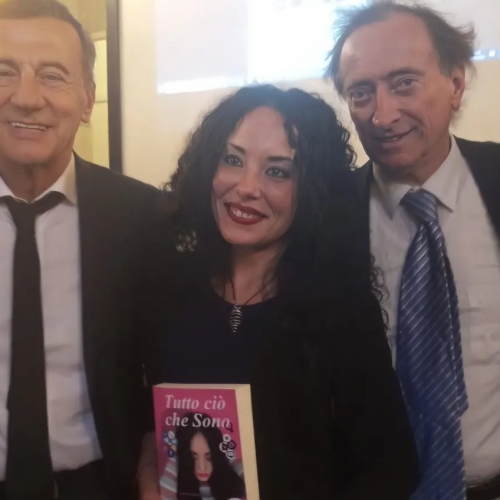 Ilaria Di Roberto vincitrice del Concorso “Libro dell'anno 2022” con il libro “Tutto ciò che sono”