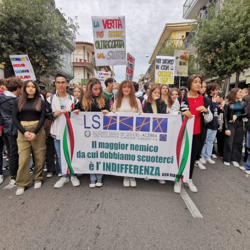 Foto 2 - Acerra-La Marcia Anticamorra del Liceo “De’ Liguori” 12.11.2022. AISA presente. (Scritto da Antonio Castaldo)