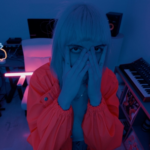 Marti Stone, in uscita �Spazio�: un arcobaleno electropop che esplode nel suo nuovo EP.