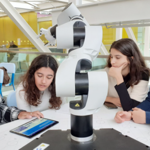 Studenti dai 13 ai 19 anni si confrontano su automazione e robotica a Bologna