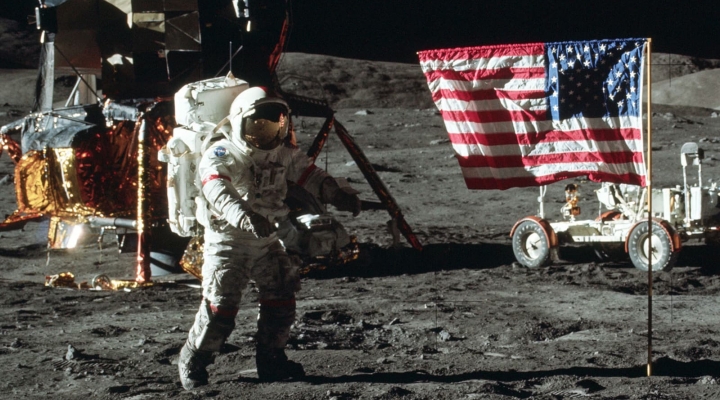 Luigi Scudella L'uomo sulla luna A quel tempo, gli Stati Uniti stavano ancora seguendo l' Unione Sovietica 