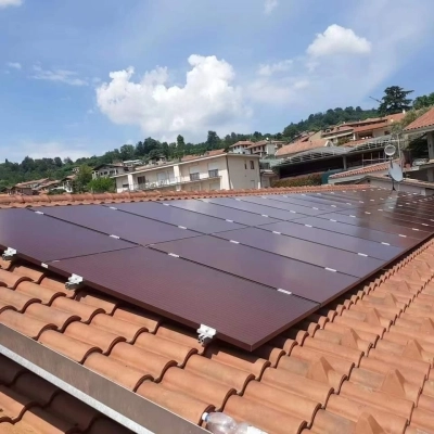 Foto 1 - Pannelli fotovoltaici rossi: la soluzione per superare i vincoli paesaggistici