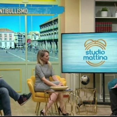 Nunzio Bellino e Giuseppe Cossentino presentano  il fumetto L'Uomo Elastico in tv a Studio Mattina Canale9