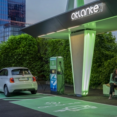 Arriva il “fulmine” di Atlante, nuovo modello di stazioni di ricarica sostenibili