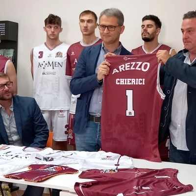 Un omaggio alle bellezze di Arezzo nella nuova divisa della Scuola Basket Arezzo