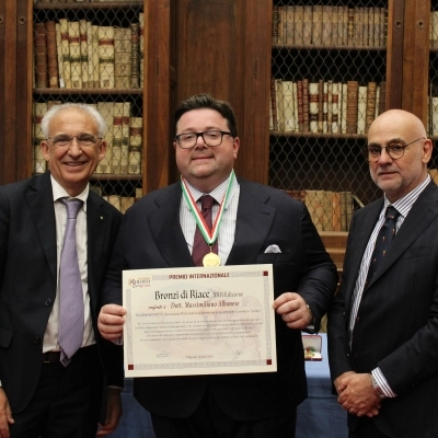 Napoli: il Premio “ Bronzi di Riace “ consegnato all’Avv. Massimiliano Albanese
