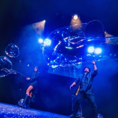 “BuBBles Revolution”, al Teatro Biondo. A Palermo un viaggio incredibile nel magico mondo delle bolle di sapone