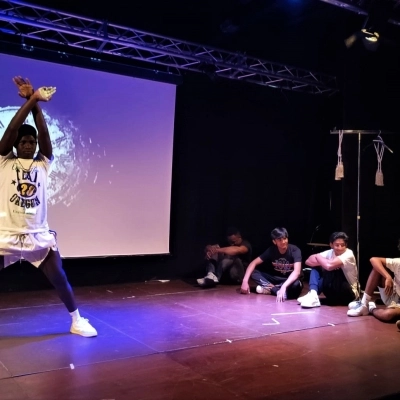 “Il giro del mondo in 80 giorni”: un viaggio teatrale e formativo per i giovani