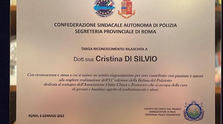 Cristina Di Silvio con il sindacato di Polizia Consap Roma, la Questura di Roma, l’Ufficio Relazioni esterne e cerimoniale della Polizia di Stato, per La Befana dei sorrisi e della solidarietà