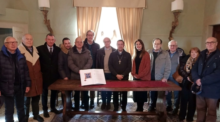 Le Acli di Arezzo in visita dal vescovo Andrea Migliavacca