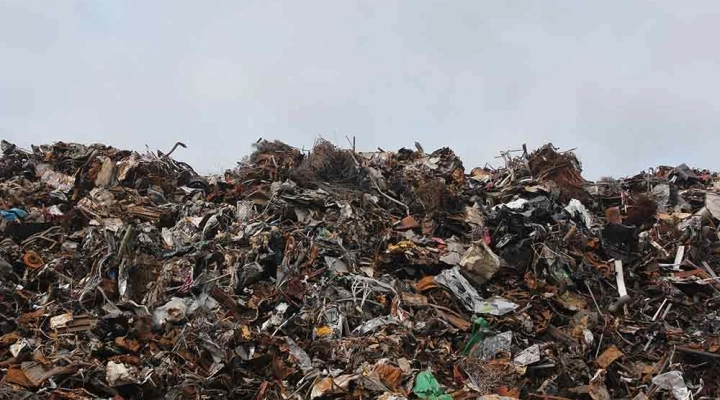 Smaltimento rifiuti Roma, l’impatto ambientale