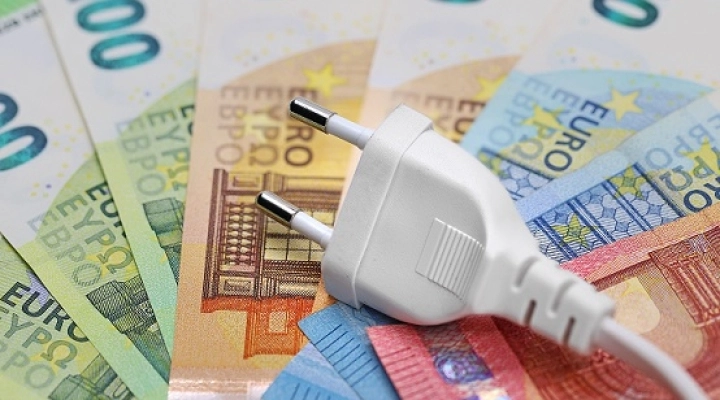 Bollette: col tutelato spesi 1.200 euro in più nel 2022