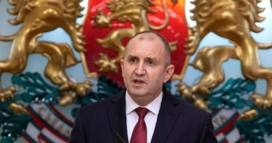 Il presidente della Bulgaria impone lo stop agli armamenti all’Ucraina