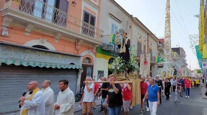 Brusciano S. Antonio di Padova nella Festa dei Gigli. (Antonio Castaldo)