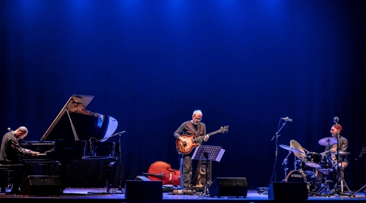 Atelier Musicale: il trio di Umberto Petrin rilegge gli Chic in chiave jazz sabato 25 novembre alla Camera del Lavoro di Milano